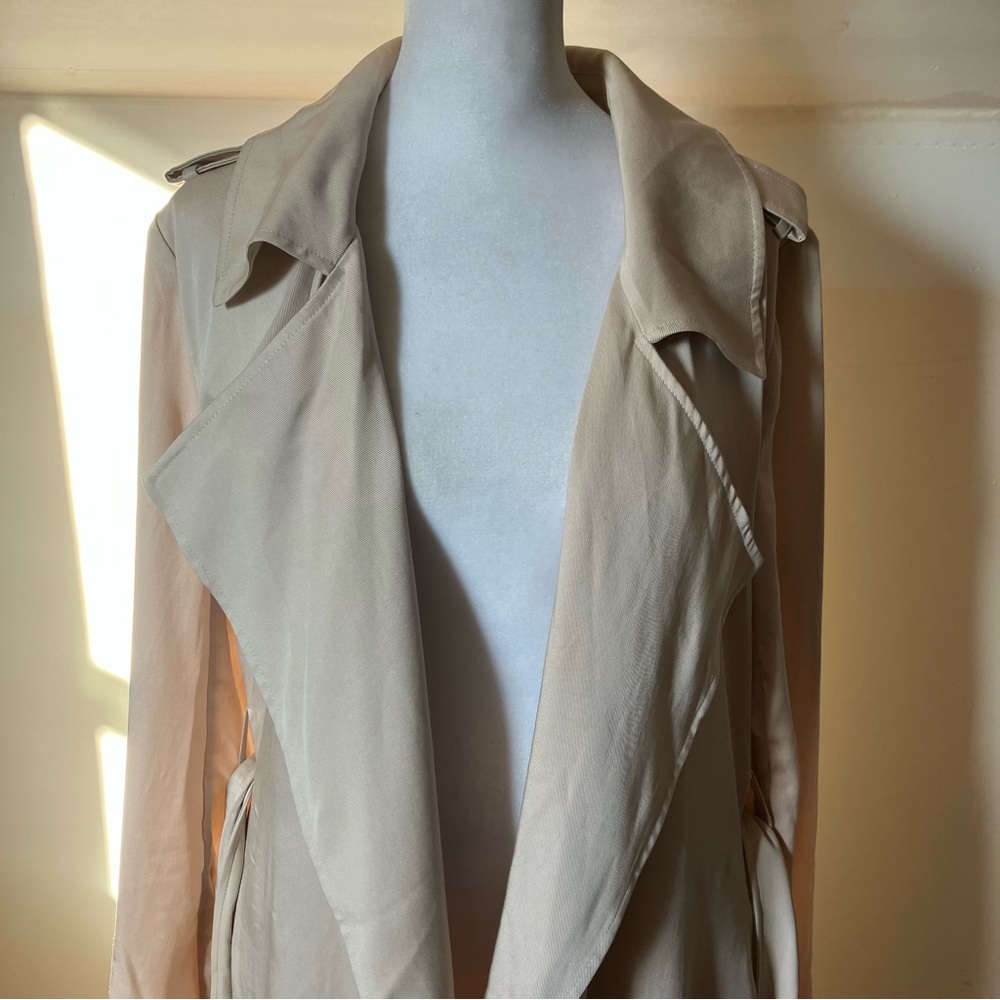 Badgley Mischka Tan / Cream Angelina Belted Trench Coat size Medium - Picture 5 of 14